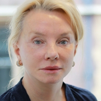 Head shot of Jennifer Donohue looking into camera