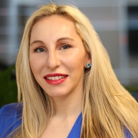 Head shot of Melissa Quai Currie smiling into camera