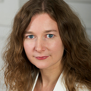 Head shot of Lara Robson looking into camera