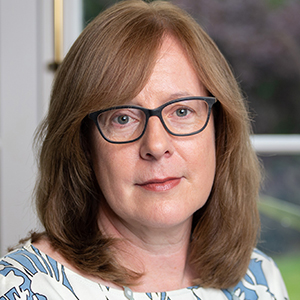 Head shot of Lisa Entwistle looking into camera