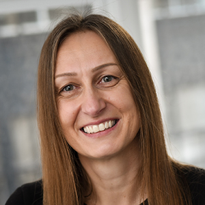 Headshot of Dagmara Selwyn-Kuczera wearing a black top smiling into the camera