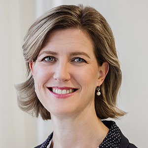 Headshot of Rachel Amos smiling into the camera